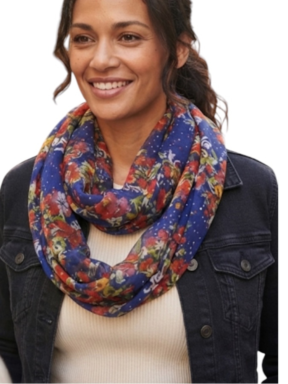 Chatties women’s floral scarf in excellent condition multi color